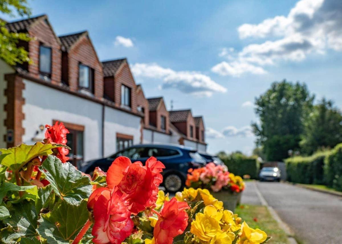 White Rose Country Cottages Thormanby Exteriör bild